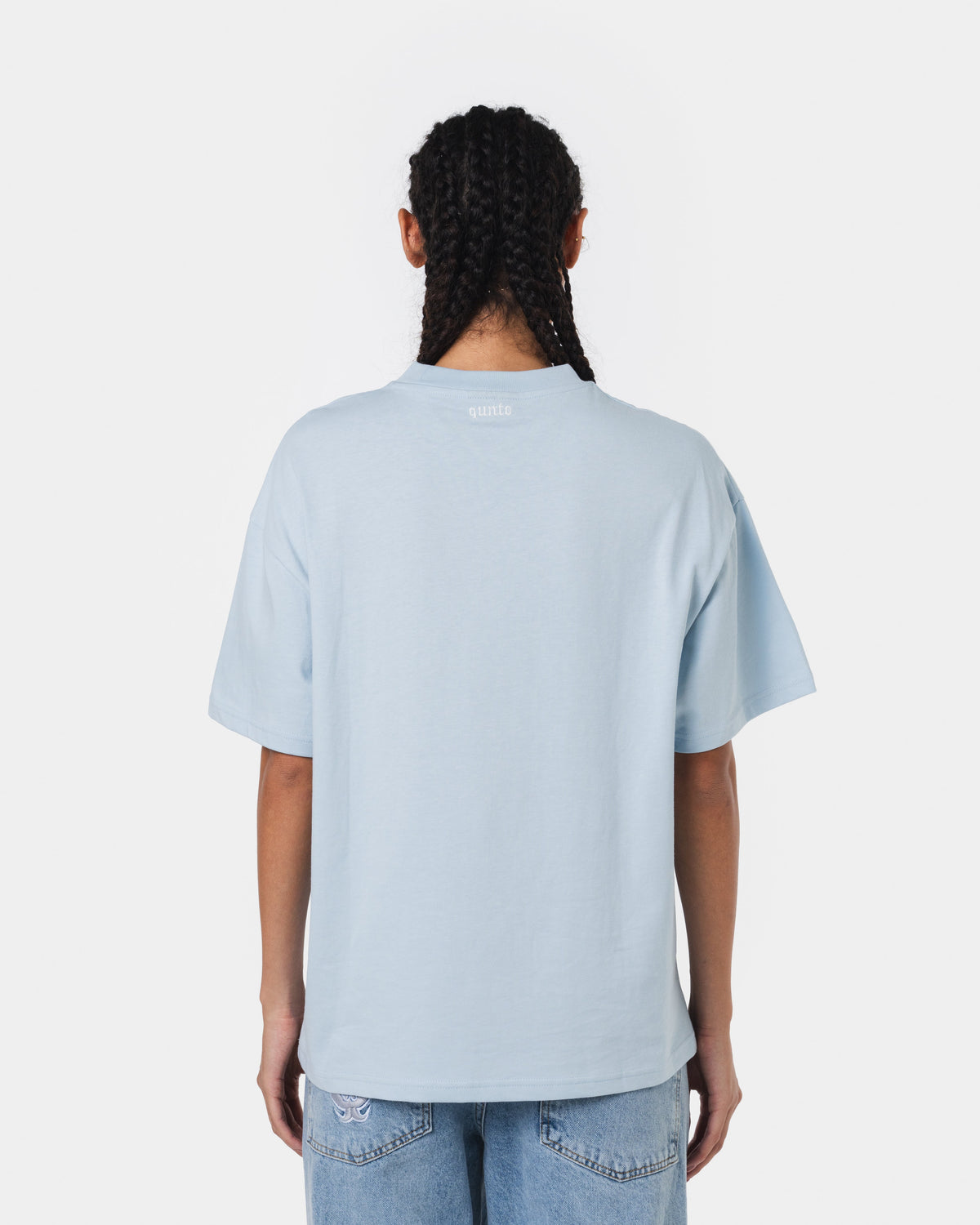 QUNTO WHITE ON BLUE TSHIRT