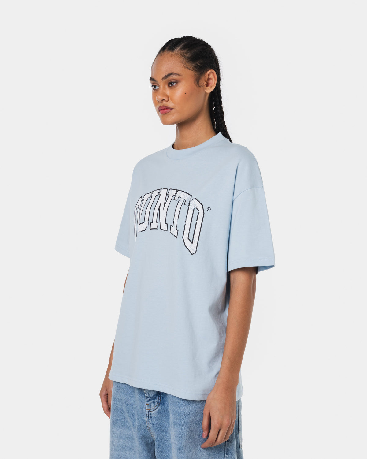 QUNTO WHITE ON BLUE TSHIRT