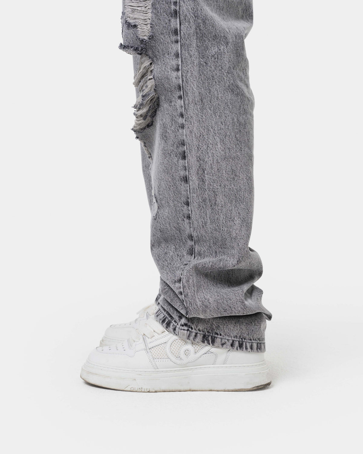 RIPPED JEANS GREY