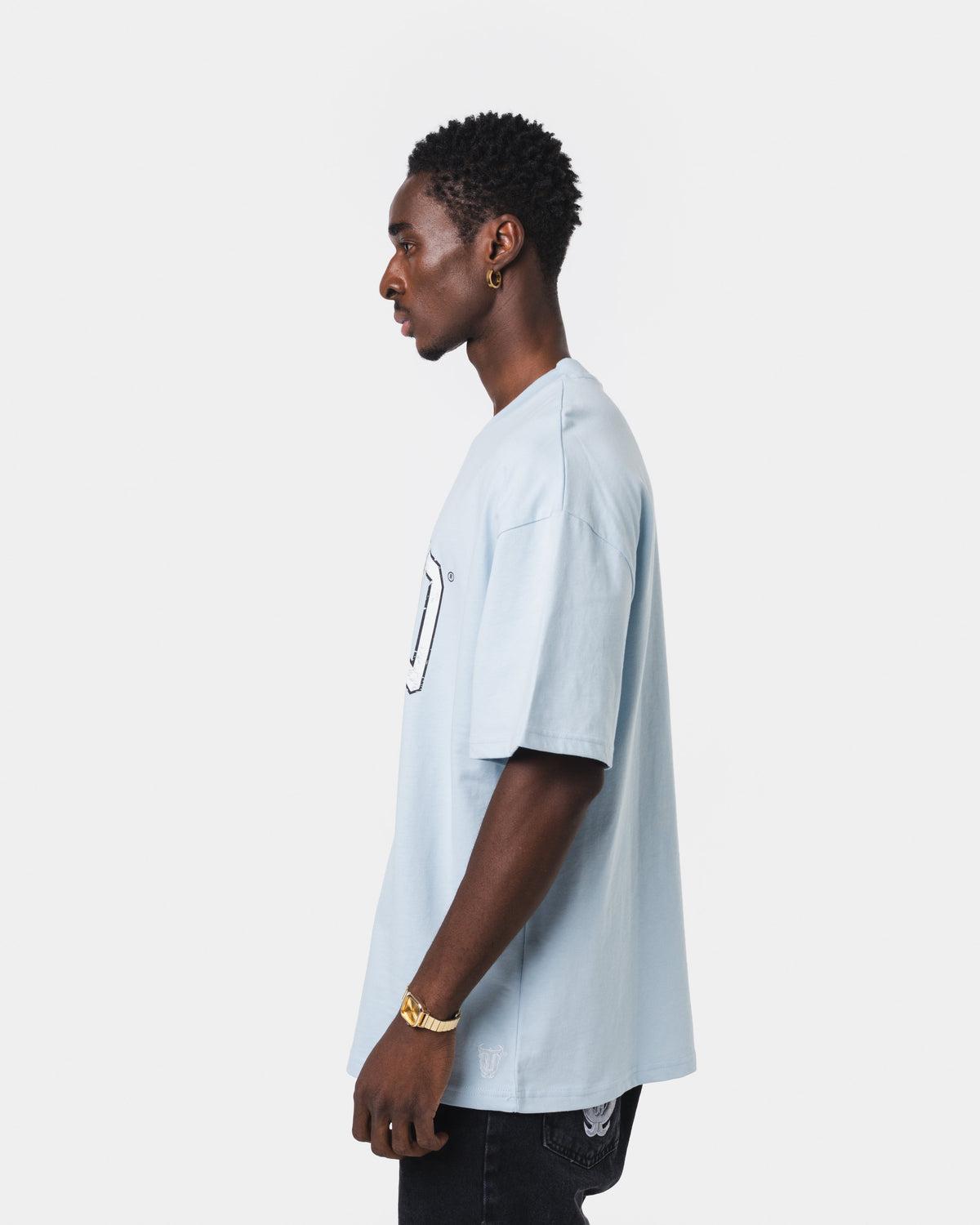 QUNTO WHITE ON BLUE TSHIRT