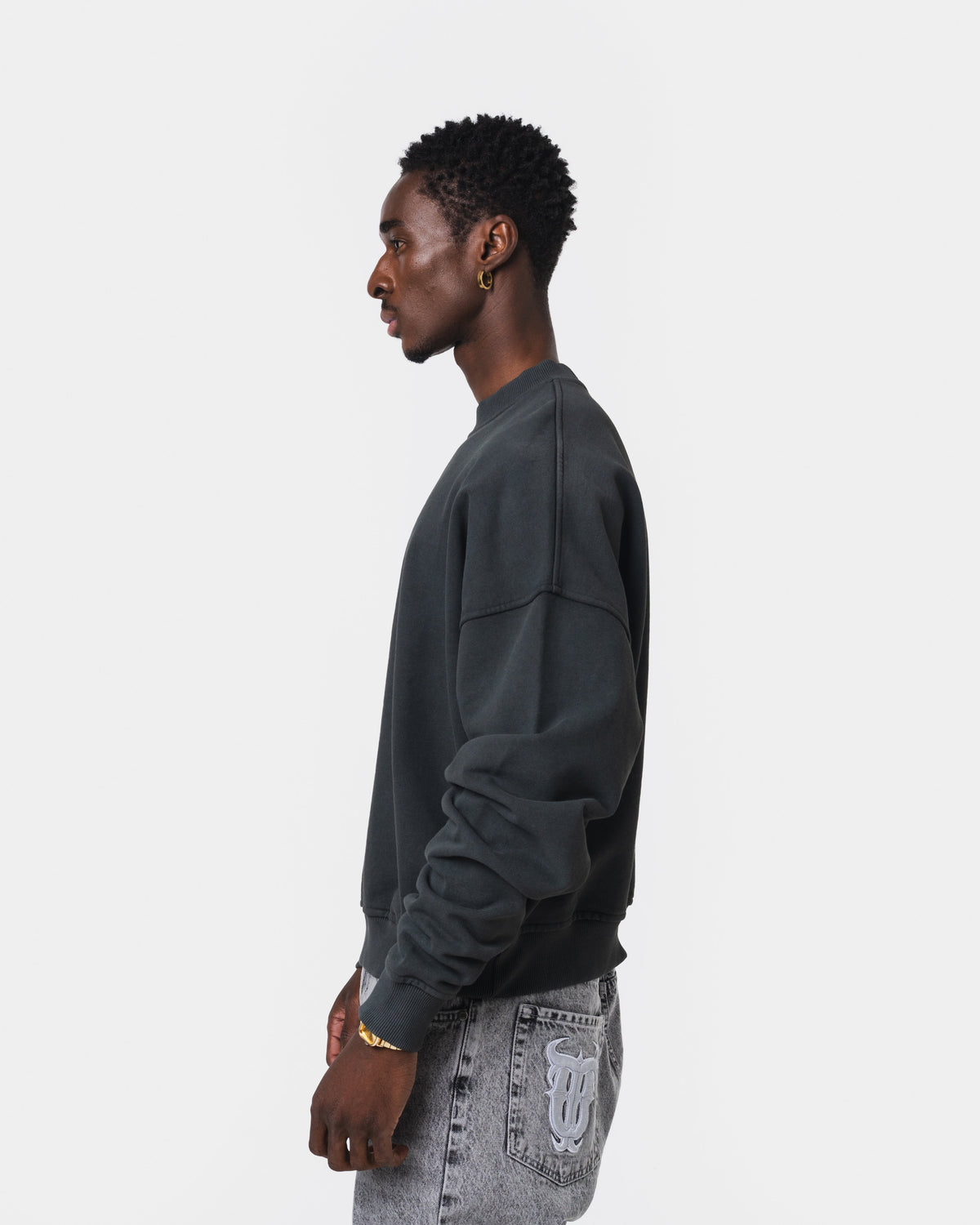 ESSENTIAL BLACK SWEATER