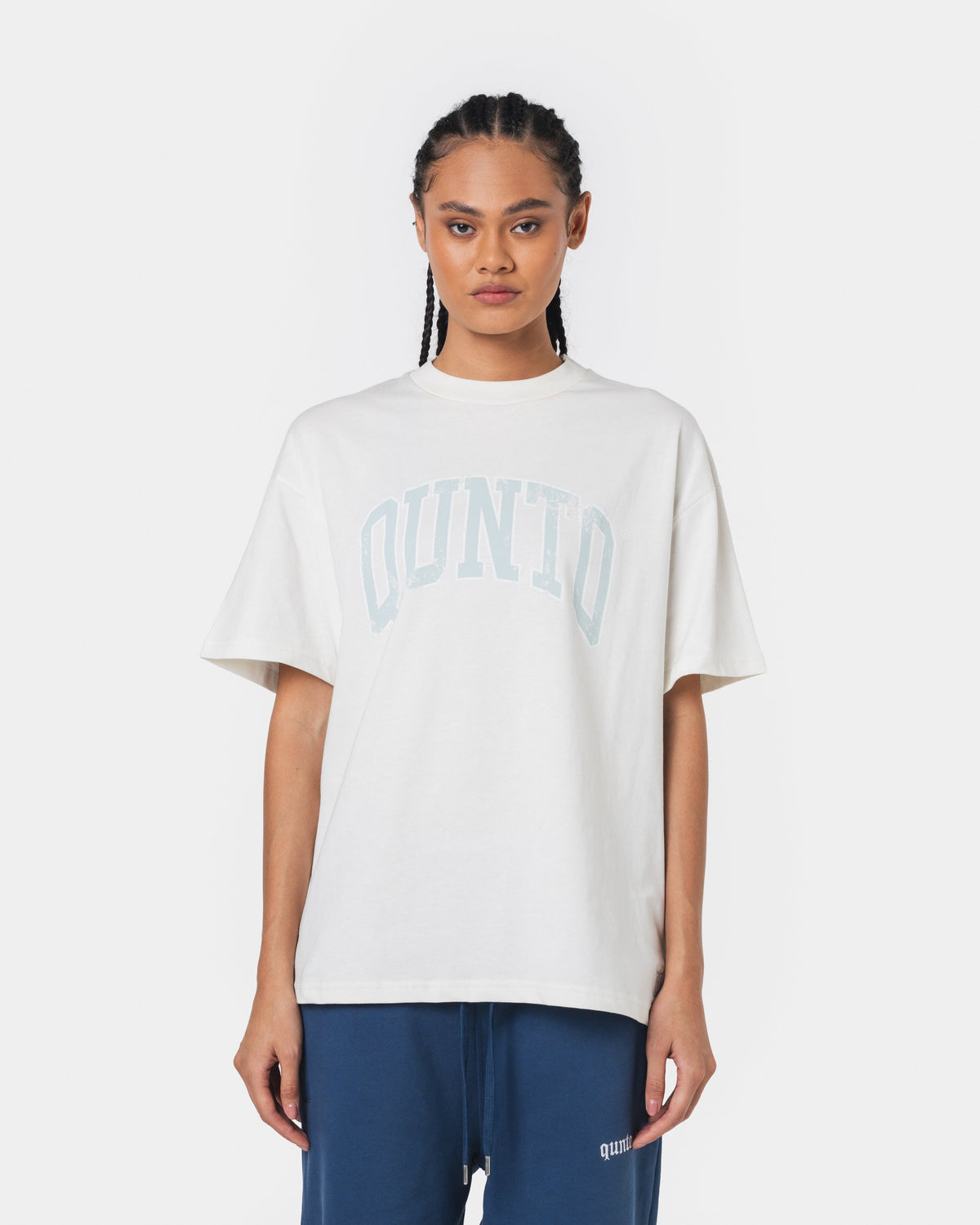 QUNTO BLUE ON WHITE TSHIRT