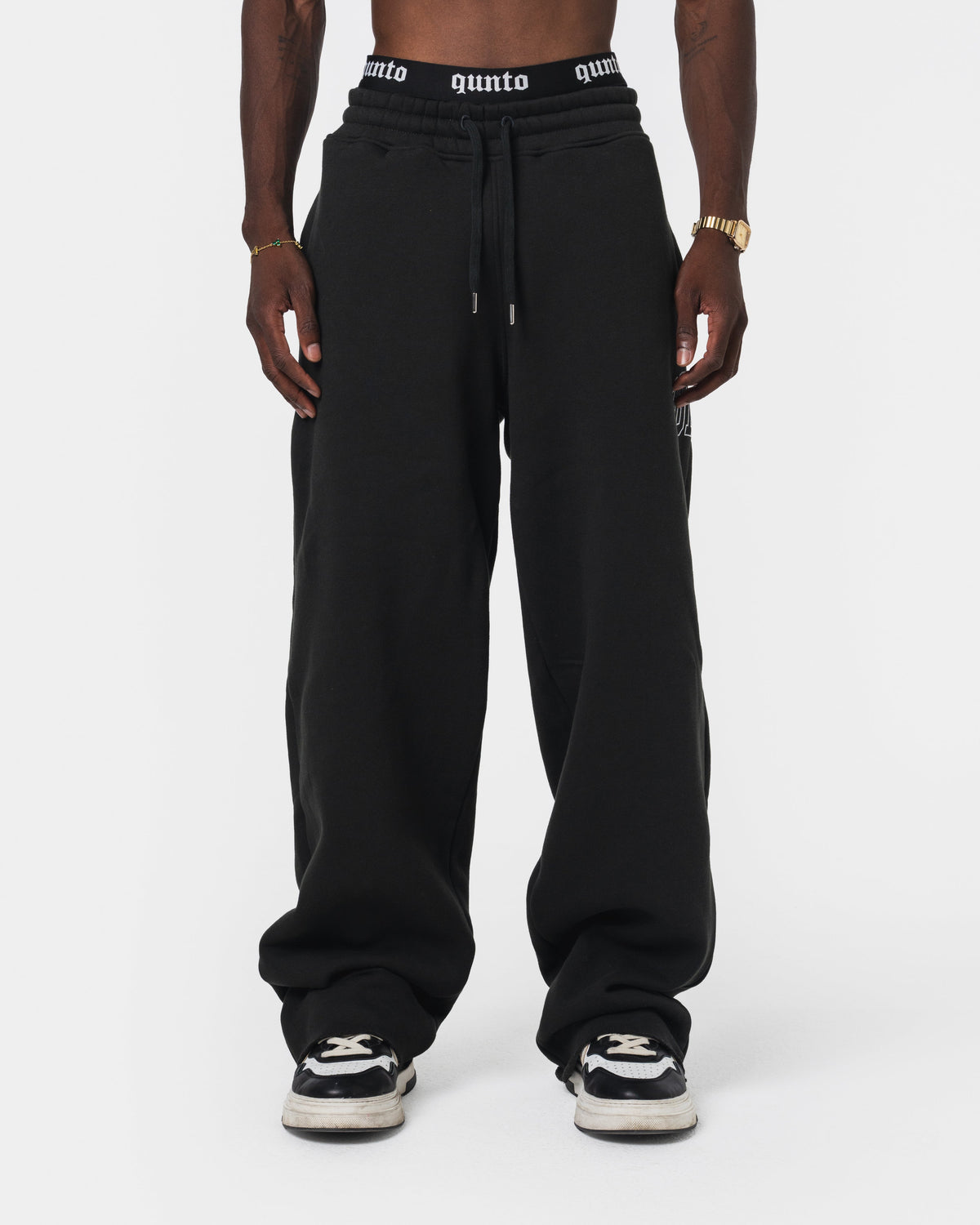QUNTO ESSENTIAL JOGGER BLACK