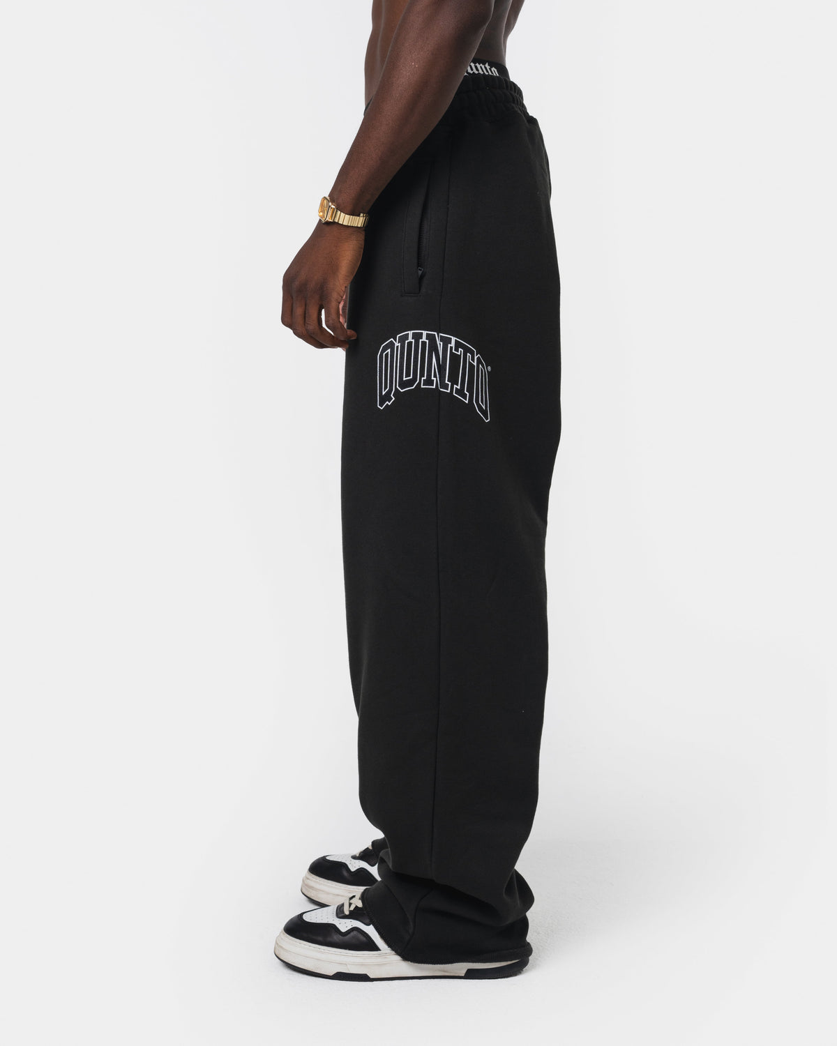 QUNTO ESSENTIAL JOGGER BLACK