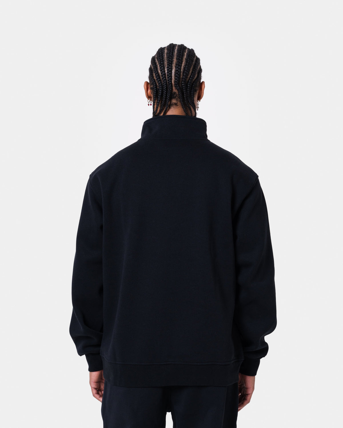 ALASKA BADGE BLACK HALFZIP worn by model, showcasing the back view of the loose fit, soft inner layer.